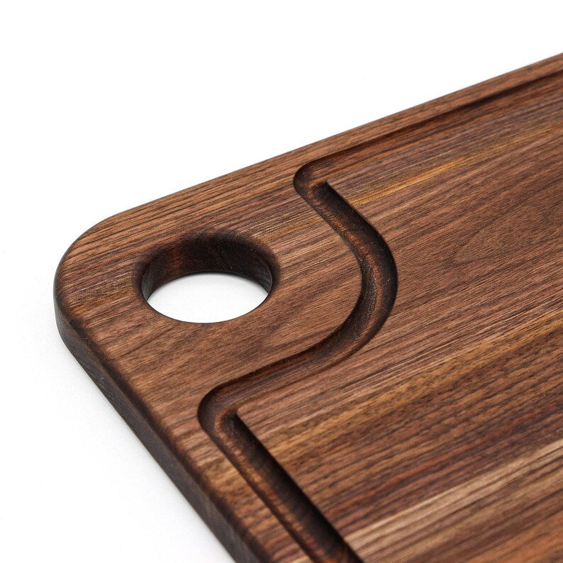 Thumb-Hole Cutting Board