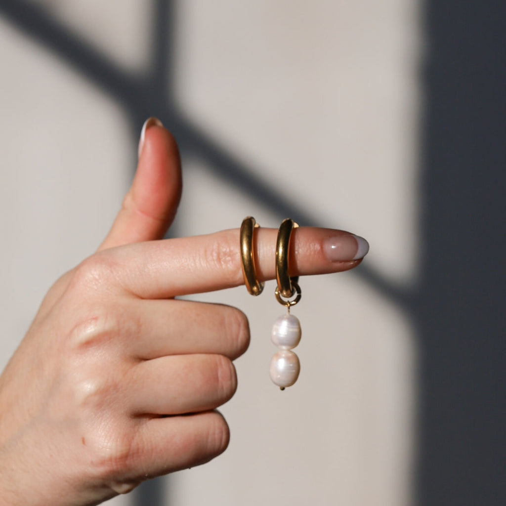 Laura Pearl Gold Hoops